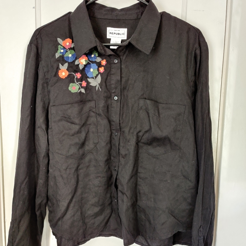 NWOT Black Button Up Top w/ Embroidered Flowers